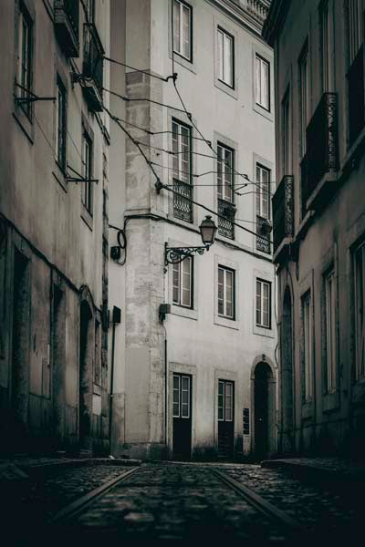 Cobblestone Street Light