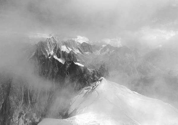 Sophie – Clouds in the mountains