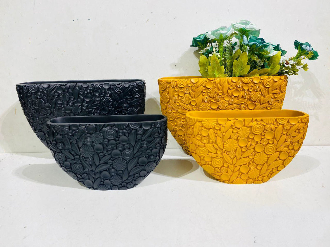 BLACK/YELLOW SHOW PIECE